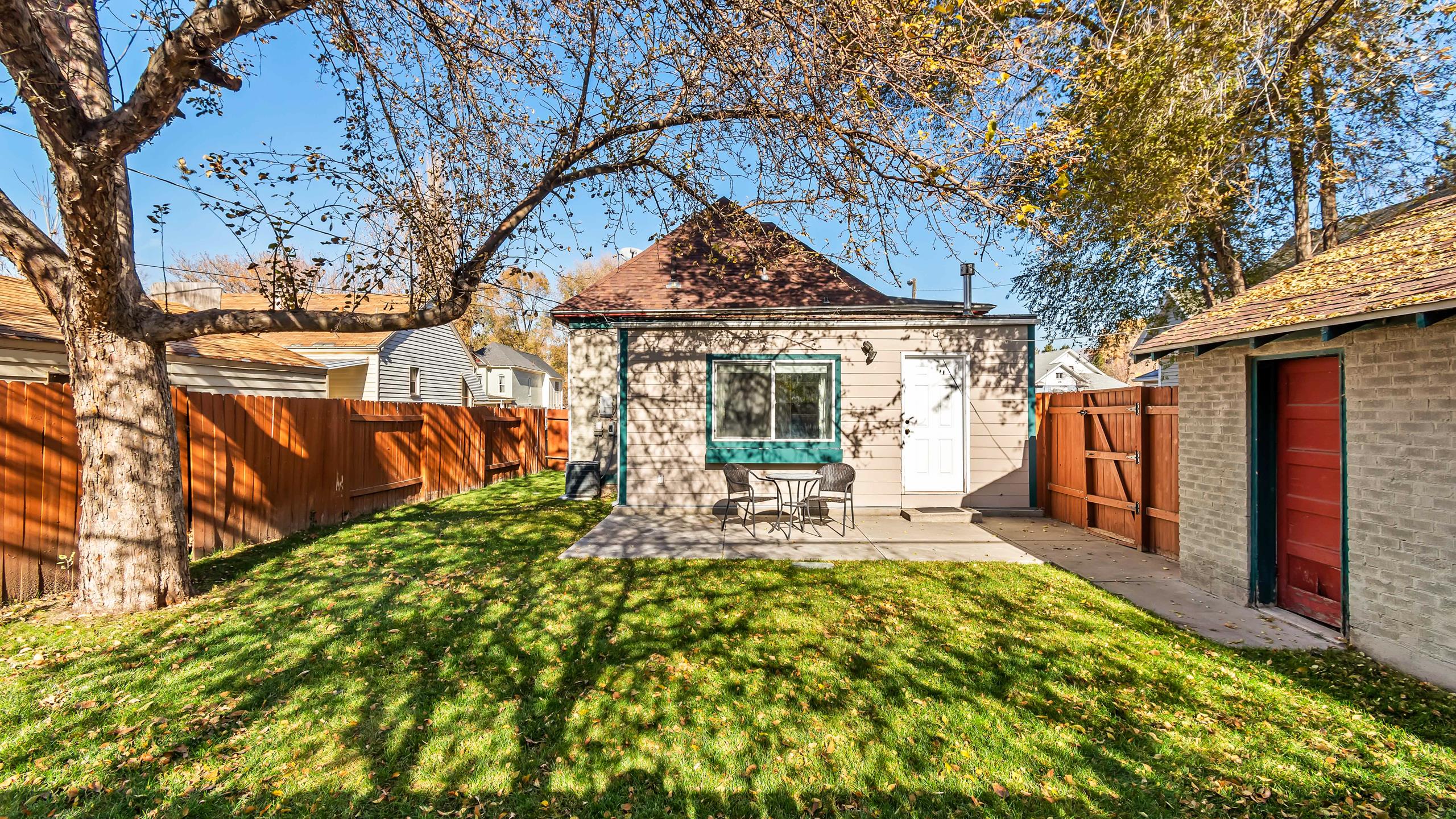 Kensington Avenue Fit for a King